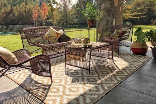 Terraza grande con juego de mimbre Carpintero