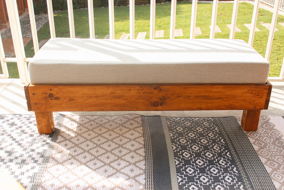 Sofá de pallet sin respaldo a medida