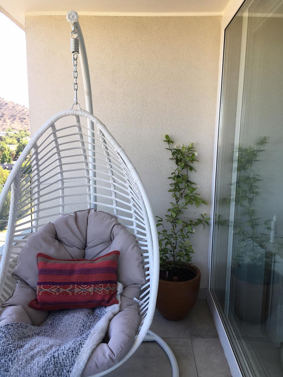 Terraza larga que da a la pieza principal y al living 