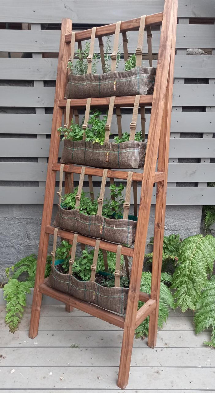 Huerta vertical para 12 especies - jardinera grow B 12 especies.jpg