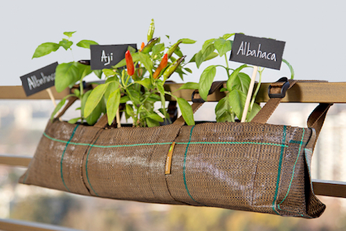 Macetero para baranda para 3 plantas - 1. macetero colgante 3 plantas en exterior.jpg