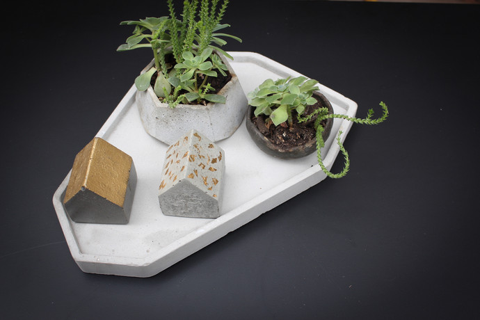 Maceta geométrica de hormigón con planta - centro de mesa de hormigon con adornos y maceteros pequeños1.jpg