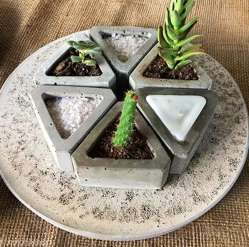 Triángulos decorativos de cemento - adorno con forma de triangulo de cemento pulido con relleno (planta, vela, piedras) a eleccion 3.png