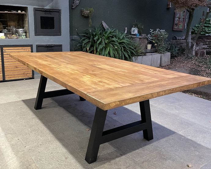 Mesa de comedor de fierro y cubierta de roble (patas A) - mesa de terraza de comedor de fierro y roble en patas A.JPG