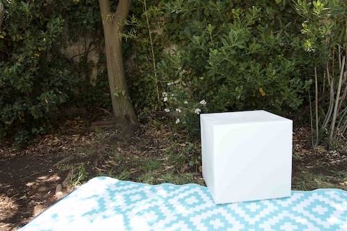 Puf con forma de cubo iluminado  - puf blanco con luz .jpg