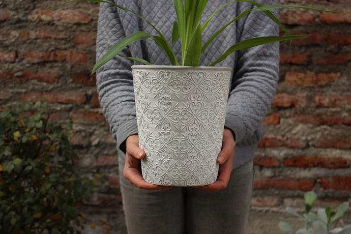 Macetero con patrón blanco modelo Laurel - macetero blanco piramidal para mesa tipo ceramica .jpg