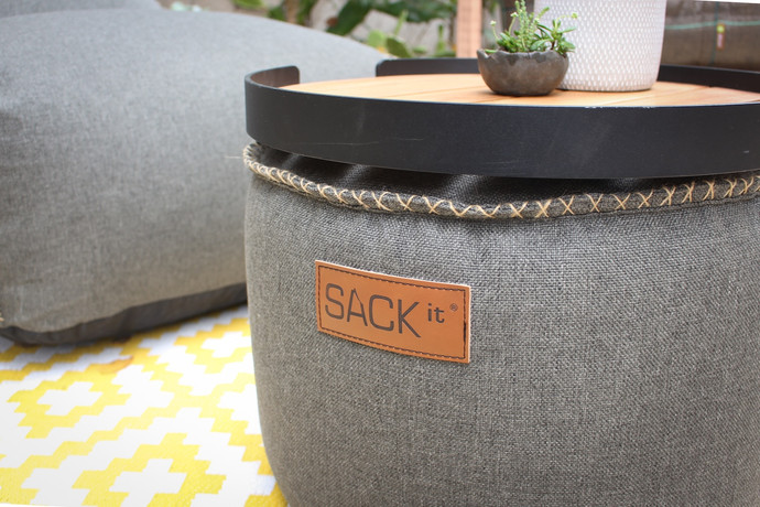 Bandeja de madera para usar con puf - muebles impermeables premium daneses especiales para exterior varios colores puf redondo comodo con bandeja.jpg