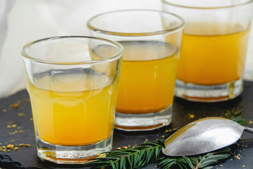 LOS BENEFICIOS DEL SHOT DE JENGIBRE Y CÚRCUMA ACTIVADA EN AYUNAS
