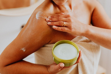 4 BENEFICIOS DE USAR CREMA PARA EL CUERPO TODOS LOS DÍAS