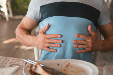 PREPÁRATE PARA EL 18: CÓMO EVITAR LA HINCHAZÓN Y MALESTAR ABDOMINAL 