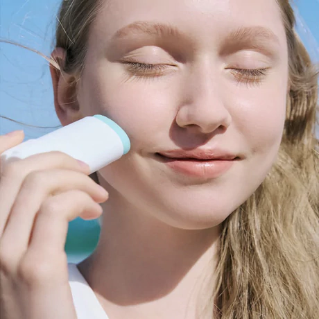 SKIN1004 Madagascar Centella Hyalu-Cica Silky Fit Sun Stick SPF50+ PA++++ – Protector Solar en Barra - vista alternativa