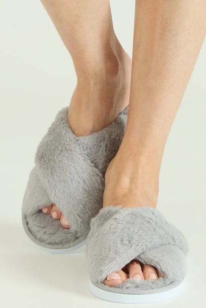 Zapatilla Cruzada Gris