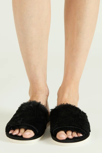 Zapatilla Cozy Negro