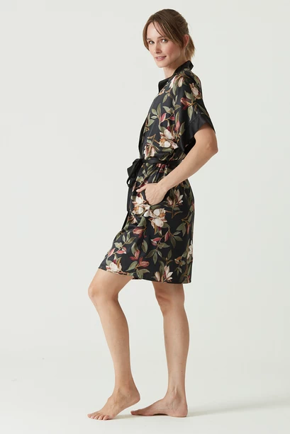 Bata Mini Satin Negro Estampado