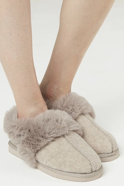 Zapatilla Furry Taupe