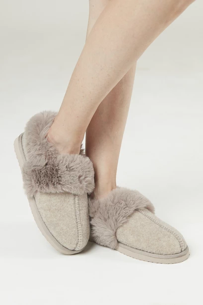 Zapatilla Furry Taupe