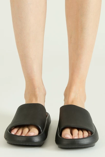 Zapatilla Nube Negro
