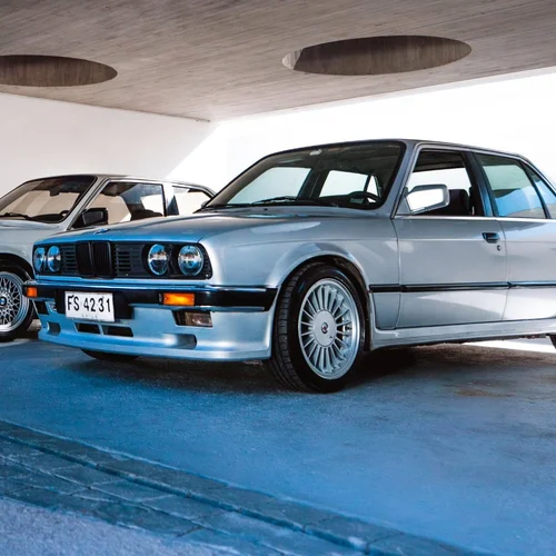 BMW e30 316 / 1984 , Con esta conversiones estamos demostrando que podemos tener todas las comodidades de un vehículo moderno; aire acondicionado, calefacción y dirección asistida. Adicionalmente tiene un gran banco de baterías otorgando una autonomía aprox de 200 km.