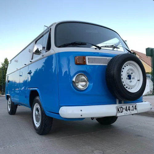 Kombi 313 / 1992, Convertido el 2018 <br> Este fue un proyecto especial, con el banco de baterías más grande que hemos transformado hasta ahora: 50kWh, suficiente para 250km. La Kombi un vehículo icono por su diseño pero con fama de problemas de motor. Ahora ni siquiera necesitará mantención.