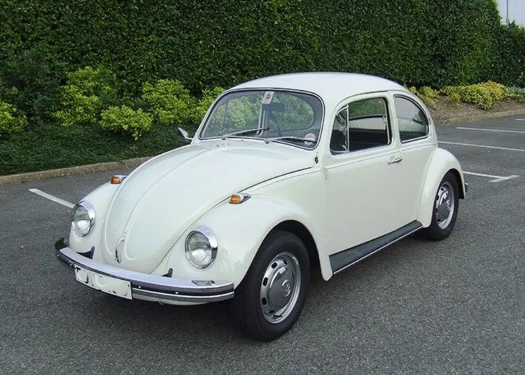 Escarabajo 1300 / 1973 , En transformación <br> Este es el modelo estándar que se fabricaba en Alemana , en la ultima década de fabricación del escarabajo. 