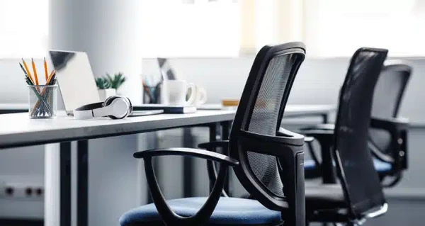 5 maneras de escoger la mejor silla para tu oficina