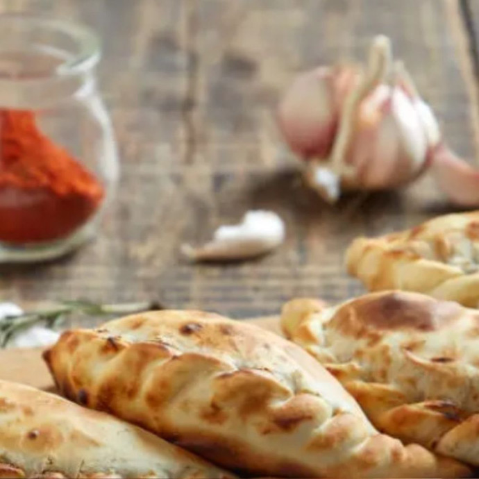 Empanada de Queso Sin Gluten - Pan Pa' Mi - Este queso cremoso y natural es elaborado con leche de cabra pasteurizada, lo que lo hace más fácil de digerir que los quesos de leche de vaca. Además, es enriquecido con sal de mar libre de glute (4).jpg