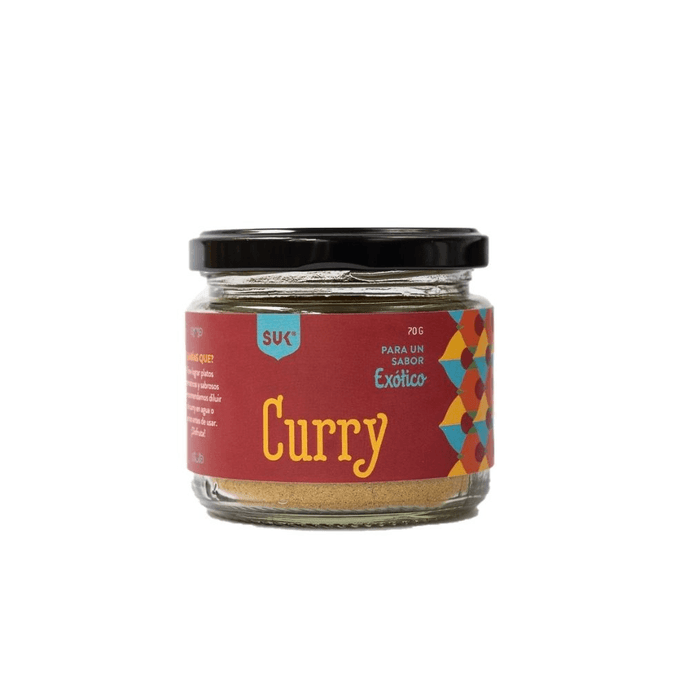 Suk Curry - 70 grs - El Curry es una mezcla de especias a base de cúrcuma. Es el auténtico sabor de la India._ _ Úsalo en currys, guisos, arroces, carnes y mucho más._ Ingredientes Cúrcua, pimienta negra, canela, clavo de olor, cilantr.png