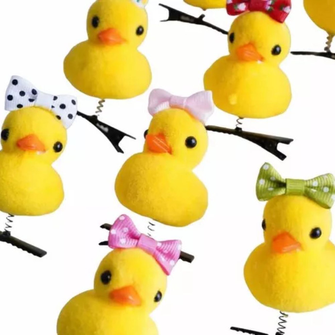 Pinche de pato amarillo con accesorio - Diseño sin título (10).jpg