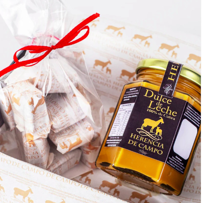 Pack dulce Leche de Cabra - Disfruta los sabores tradicionales del Valle de Colchagua con este exquisito pack que incluye 10 Calugas artesanales de leche de cabra 1 Frasco de Dulce de leche de cabra 250 ml Elaborados con lec.png.jpg
