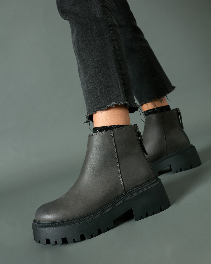 250627 Gris
