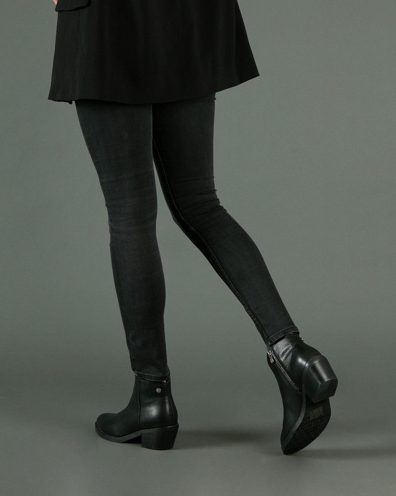 250595 Negro