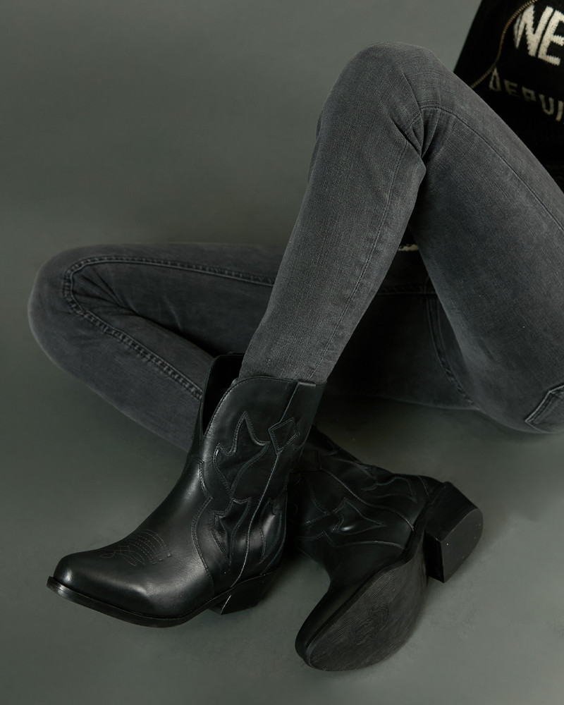 250424 Negro