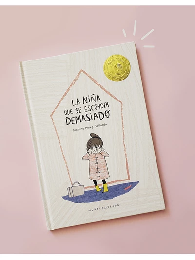 NIÑA QUE SE ESCONDIA DEMASIADO, LA